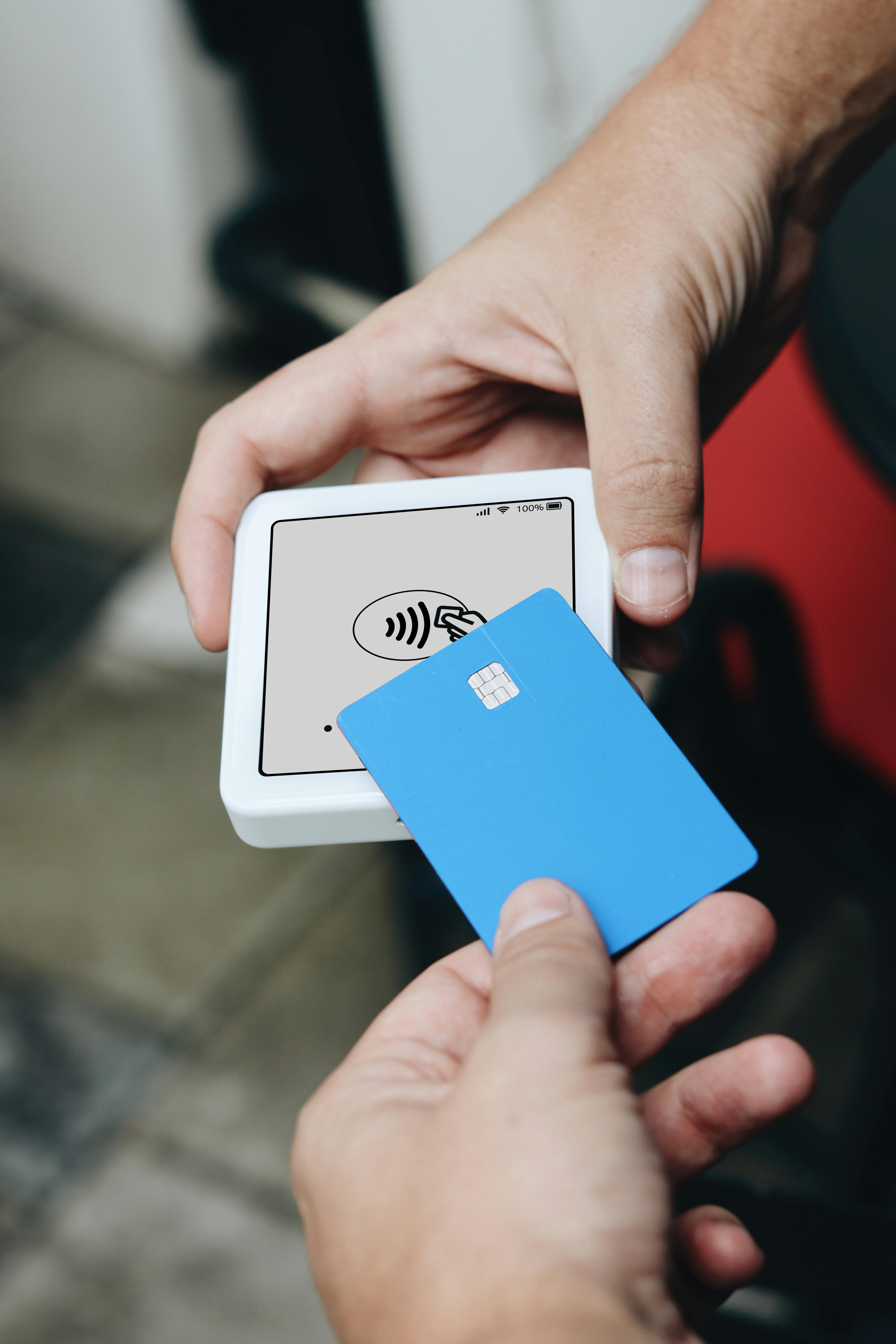 Contactless card payment with NFC terminal